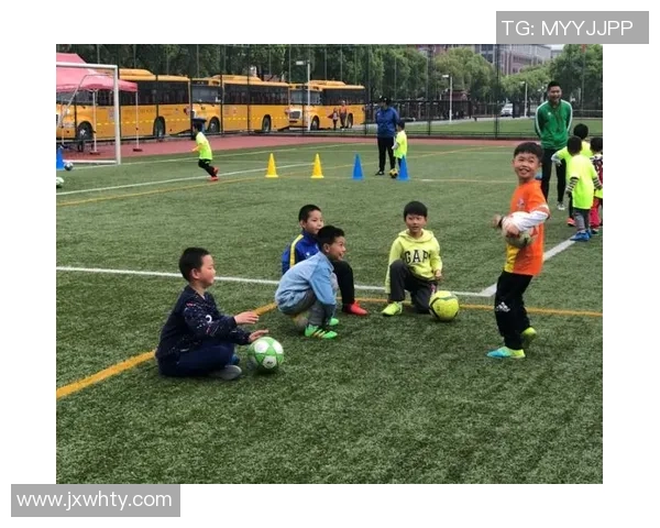 李晨足球明星风采尽显精彩瞬间回顾与热爱足球的故事分享 李晨足球明星风采尽显精彩瞬间回顾与热爱足球的故事分享