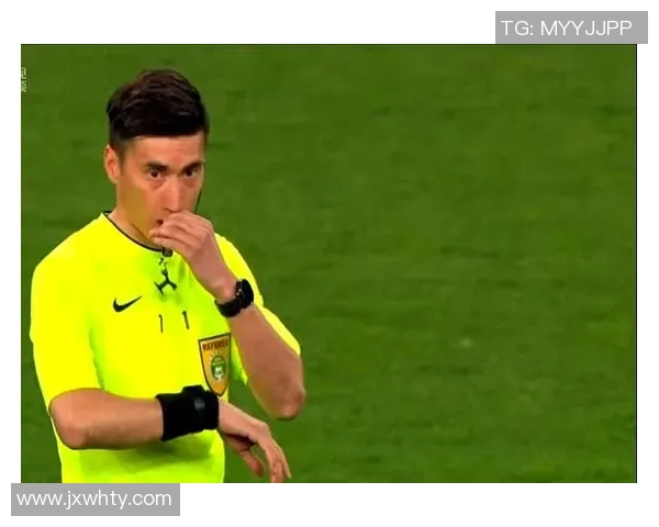 某足球明星公开表达对球迷的不屑态度引发热议与争议